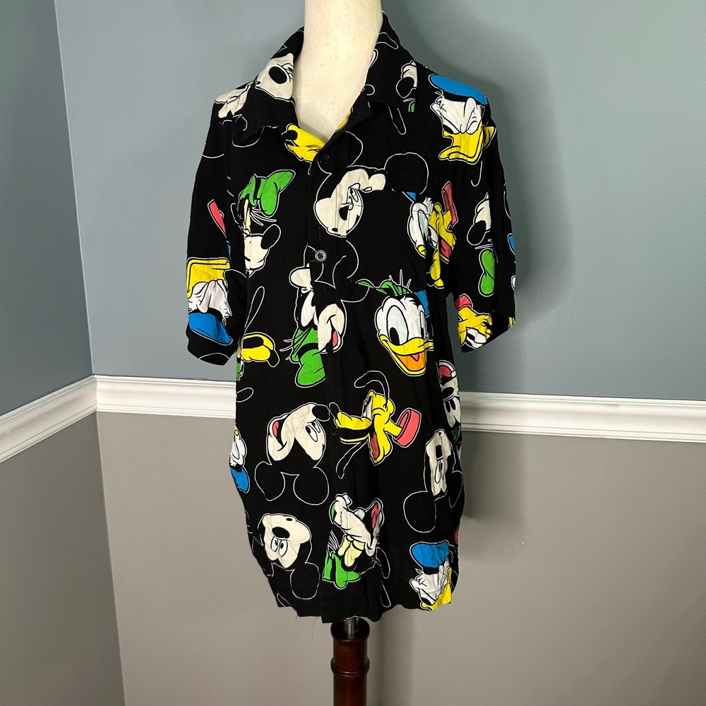 Disney Mickey & Friends All Over Print Button Down Shirt Mens‎ Medium